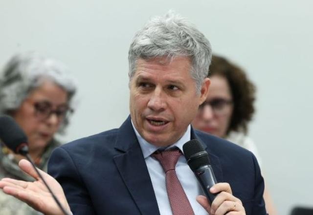 Ministro Paulo Teixeira diz que governo vai retomar a reforma agrária