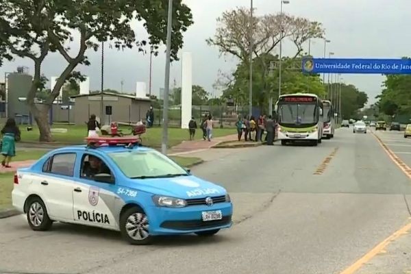 Perseguição policial provoca corre-corre na Universidade Federal do Rio de Janeiro
