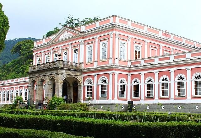 Petropolis retoma atividades depois da tragédia