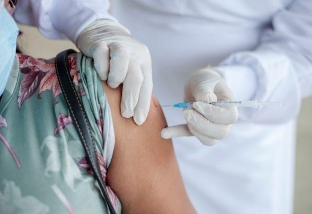 Imagem da noticia Saúde planeja recomendar 4ª dose da vacina para pessoas acima de 50 anos
