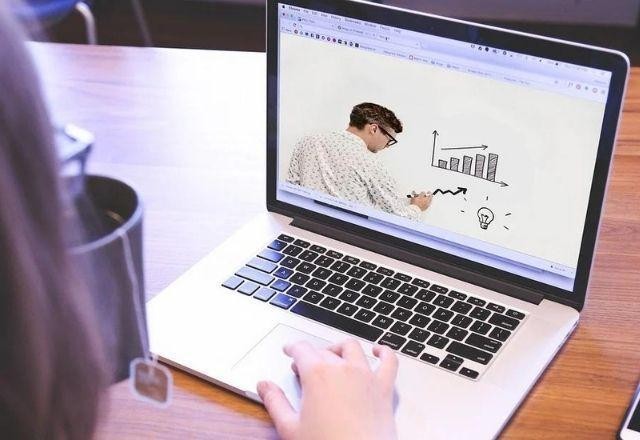 Imagem da noticia Ministro da Educação diz estudar fim dos cursos de licenciatura 100% EaD