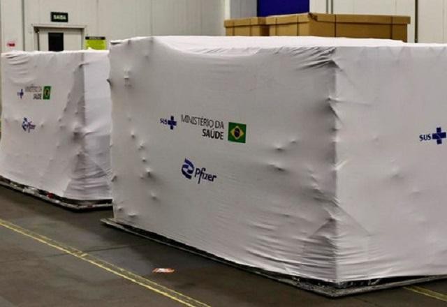 Imagem da noticia Brasil recebe 1º lote de vacinas contra covid destinadas a crianças de 6 meses