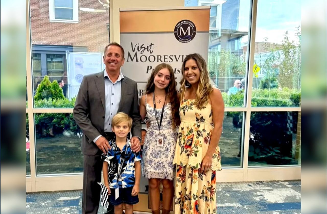 Imagem da noticia Esposa de Greg Biffle enviou mensagem à mãe antes de queda de avião: "Estamos em apuros"