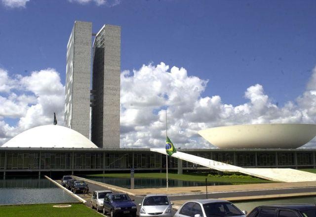 Pesquisa aponta que 39% dos brasileiros reprovam trabalho do Congresso