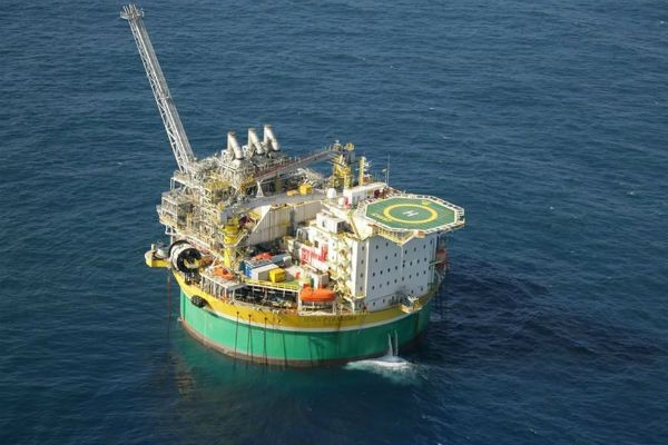 Plataforma da Petrobras sofre vazamento de óleo no Espírito Santo