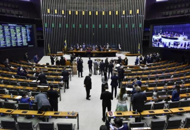 Imagem da noticia Maior parte da população considera alto valor do fundo eleitoral