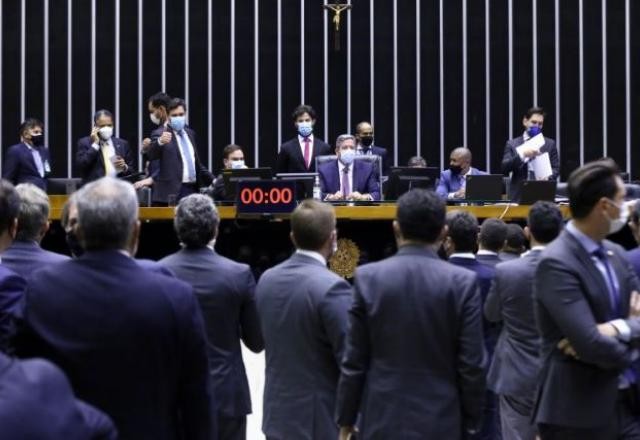 Imagem da noticia Plenário da Câmara analisa PEC da reforma eleitoral nesta 4ª feira