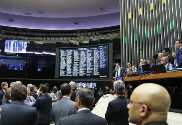 Imagem da noticia Falha em sistema de votação foi "grave e sem precedentes", diz Câmara
