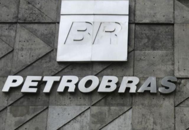 Poder Expresso: enquanto gasolina sobe, Petrobras segue sem comando
