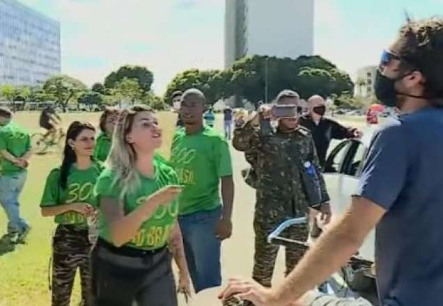 Polícia Civil cumpre mandados de busca em base do grupo "300 do Brasil"