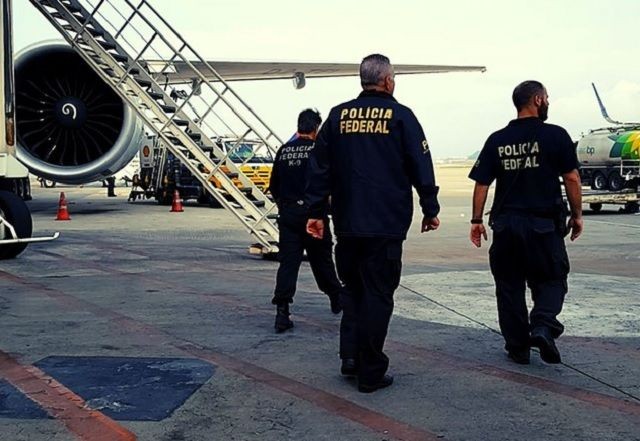 Imagem da noticia Quatro brasileiros deportados dos EUA são presos pela PF no aeroporto de Belo Horizonte