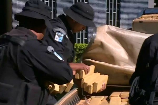 Polícia Federal apreende quase 2 toneladas de maconha em Goiás