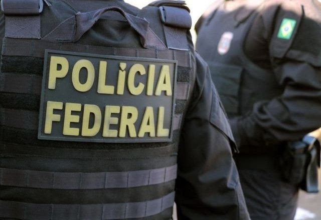 PF prende dois brasileiros foragidos da Justiça e deportados dos EUA no Aeroporto de BH