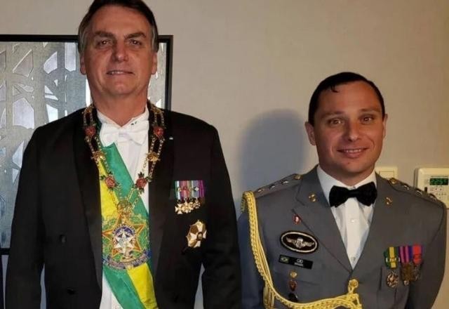 Polícia Federal faz buscas na casa do ex-presidente Bolsonaro