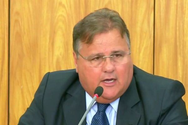 Imagem da noticia Polícia apreende dezenas de comprimidos na cela de Geddel Vieira 