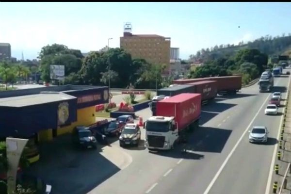 Imagem da noticia Polícia apreende quase R$ 4 milhões em mercadorias falsificadas