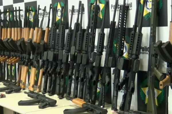 Imagem da noticia Polícia apreende 60 fuzis no Aeroporto do Galeão