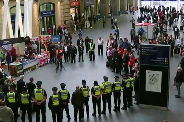 Polícia britânica identifica terceiro terrorista que participou de ataque em Londres