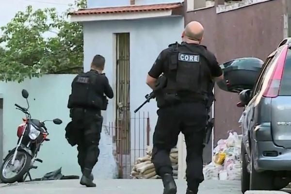 Polícia desarticula quadrilha que cobrava ´aluguel´ de motoristas de vans no Rio