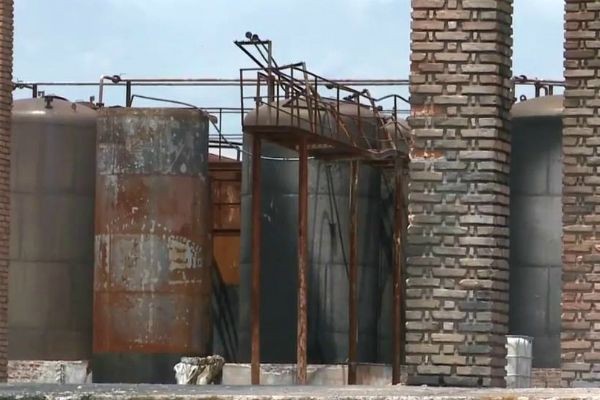 Imagem da noticia Polícia encontra 250 mil litros de petróleo armazenados em refinaria clandestina