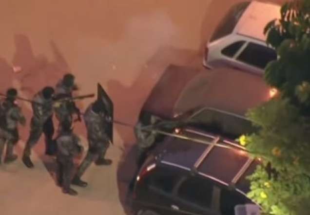 Polícia entra em confronto com moradores da Favela do Moinho, em SP