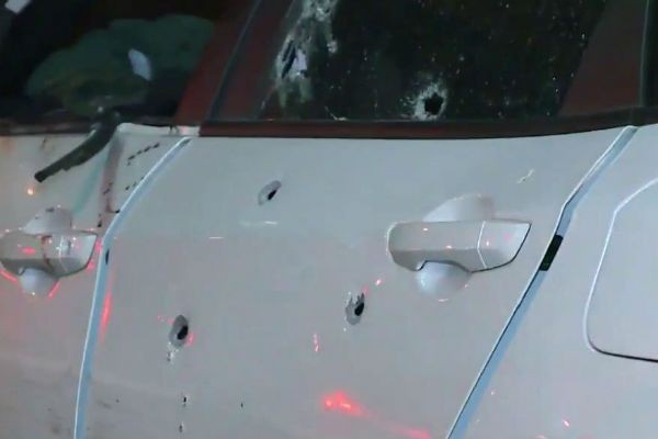Imagem da noticia Polícia investiga carro fuzilado por bandidos no Rio de Janeiro