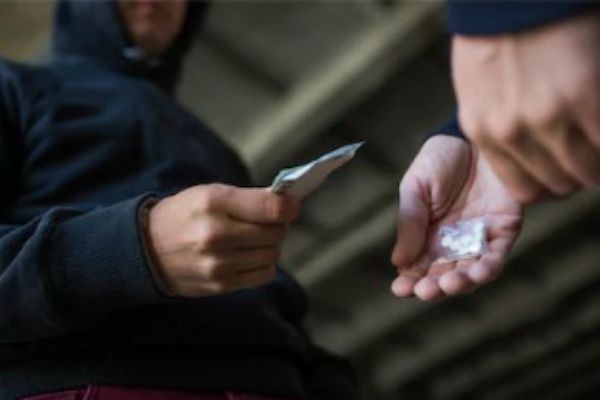 Imagem da noticia Polícia prende traficantes acusados de participar do ´drive thru´ da droga