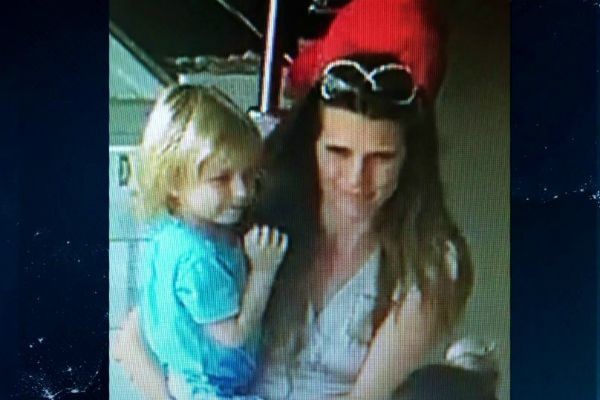 Imagem da noticia Polícia procura dinamarquesa que fugiu com os dois filhos para o Brasil