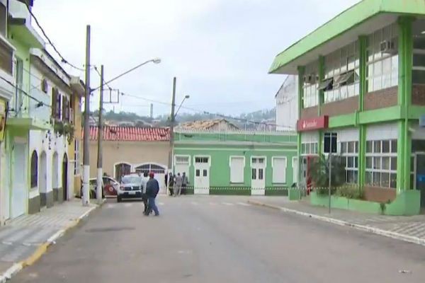 Imagem da noticia Polícia procura criminosos que explodiram agência bancária em Pirapora do Bom Jesus
