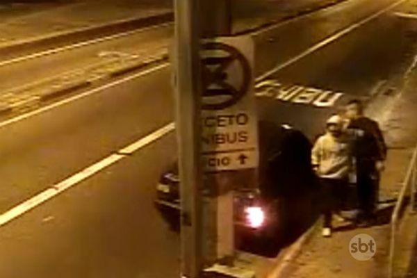 Imagem da noticia Polícia procura suspeitos que deixaram adolescente cega