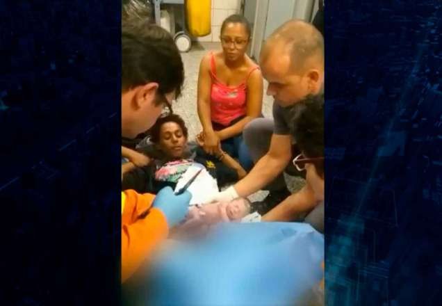 Imagem da noticia Policiais fazem parto dentro de banheiro da CPTM em São Paulo
