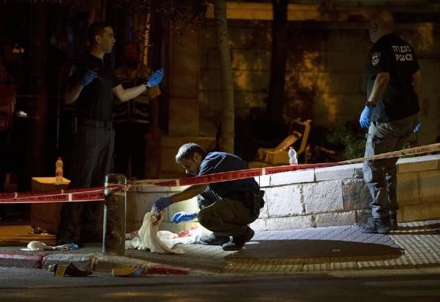 Atirador palestino abre fogo em ônibus e mata oito pessoas em Jerusalém