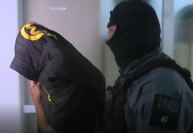 Imagem da noticia Operação prende policiais suspeitos de ajudar milicianos no RJ