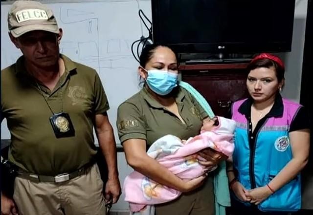Homem é preso por vender o próprio filho de um mês na Bolívia