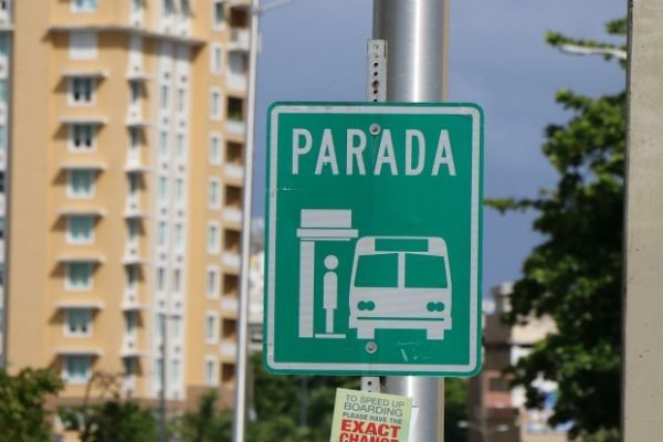 Imagem da noticia Ponto de ônibus reformado por moradores ganha banco inusitado