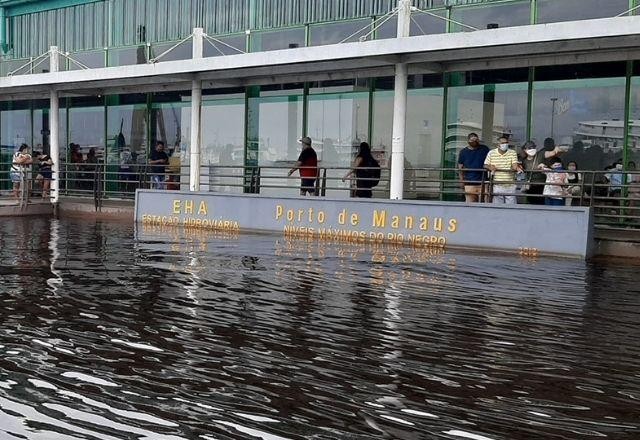 Rio Negro, em Manaus (AM), atinge cheia histórica de 2012
