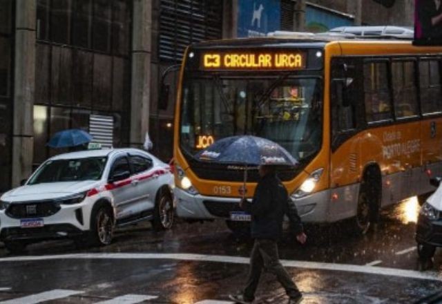 Imagem da noticia Porto Alegre tem alerta para novas tempestades e granizo; cidade teve alagamentos na quarta