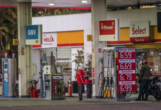 Imagem da noticia Saiba quanto a gasolina cairia em cada estado com a redução de impostos