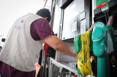 Governo de SP interdita posto que não tinha autorização da ANP;  21 bombas na capital foram lacradas