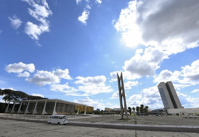 Imagem da noticia Semana em Brasília terá hacker na CPMI e debate sobre maconha no STF