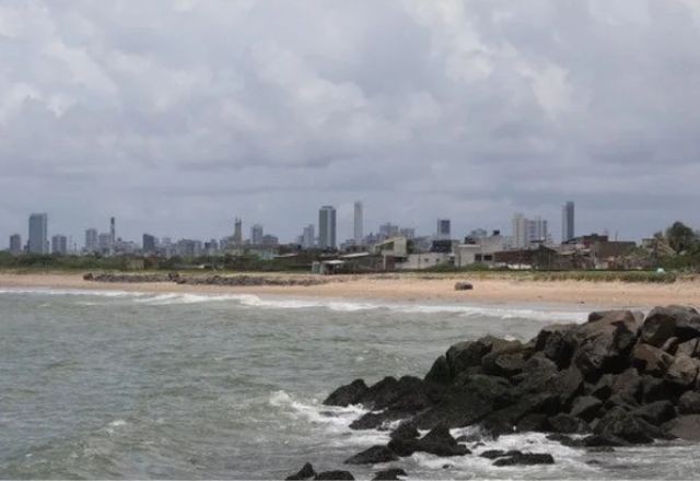 Imagem da noticia Adolescente morre após ataque de tubarão na Praia Del Chifre, em Olinda (PE)