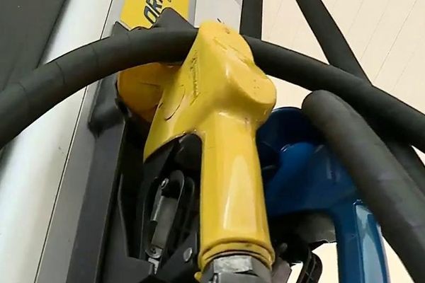 Imagem da noticia Preço da gasolina cai nas refinarias e não nos postos de abastecimento