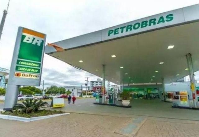 Imagem da noticia Petrobras volta a reduzir o preço da gasolina para as distribuidoras