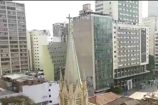 Prédios vizinhos ao edifício que desabou em SP serão liberados