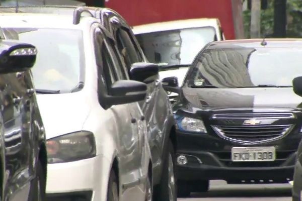 Prefeito de SP assina decreto que muda regras para motoristas de aplicativo