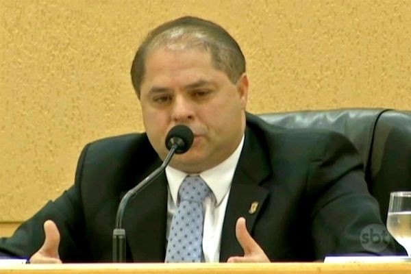 Imagem da noticia Prefeito e presidente da Câmara de Campo Grande são afastados dos cargos