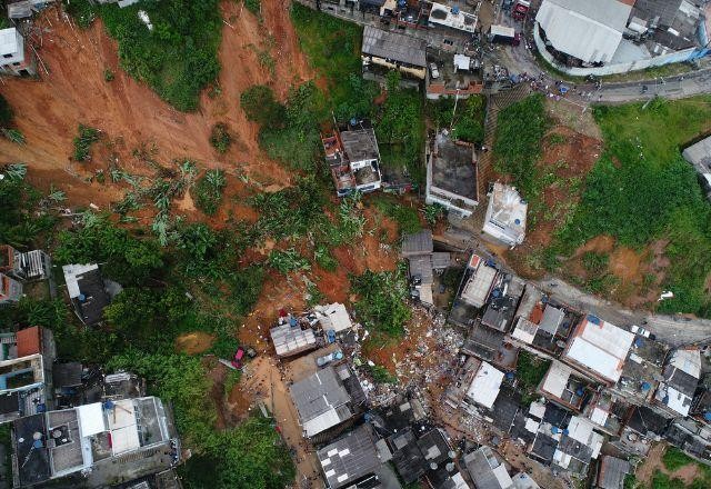 Imagem da noticia Chuvas em SP: bombeiros encontram mais 3 corpos em Franco da Rocha