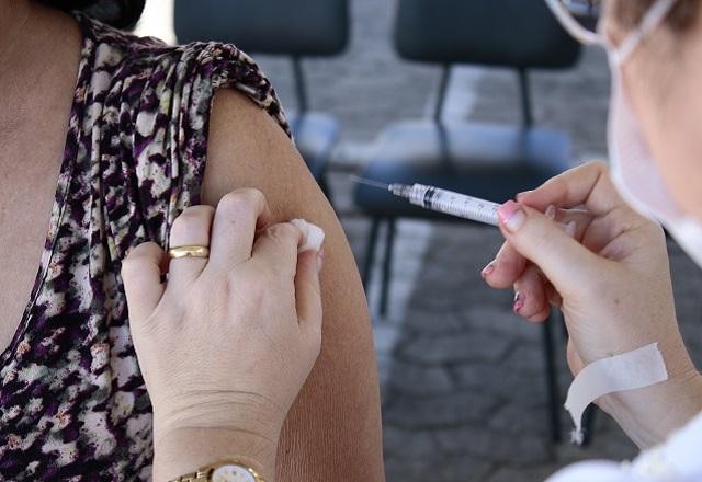 Imagem da noticia Anvisa alerta sobre risco de inflamação cardíaca após vacinação
