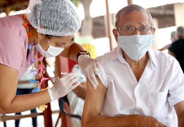 Imagem da noticia Saúde prevê duas doses em 2022 para quem tem mais de 60 anos