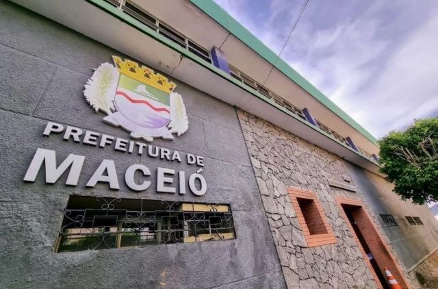 Imagem da noticia Eleições Municipais 2024: Favorito à reeleição em Maceió, prefeito pode abrir vaga para a mãe no Senado